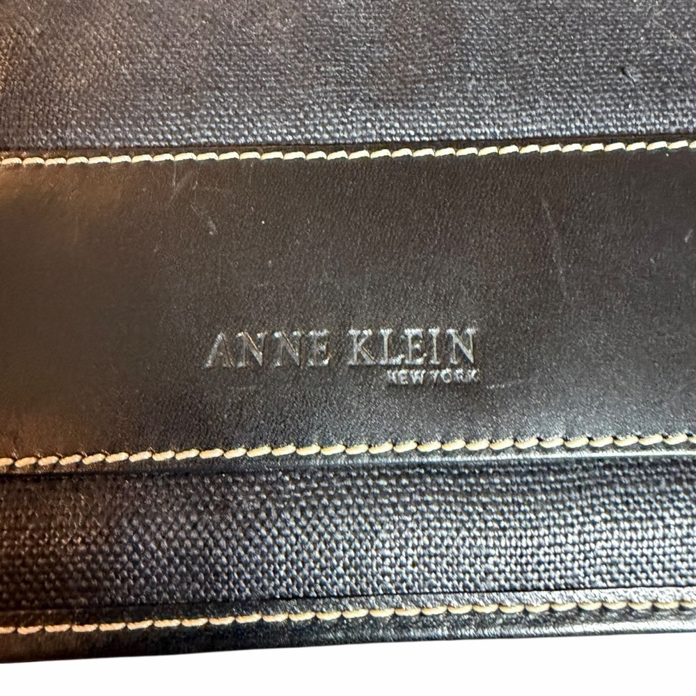 VINTAGE ANNE KLEIN BLACK LEATHER CLUTCH WRISTLET WITH BRONZE HARDWARE - Picture 2 of 13
